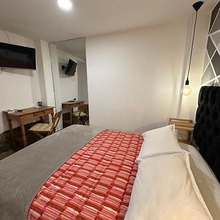 Blacky Hostel And Apartments (Adults Only) Cusco Bagian luar foto