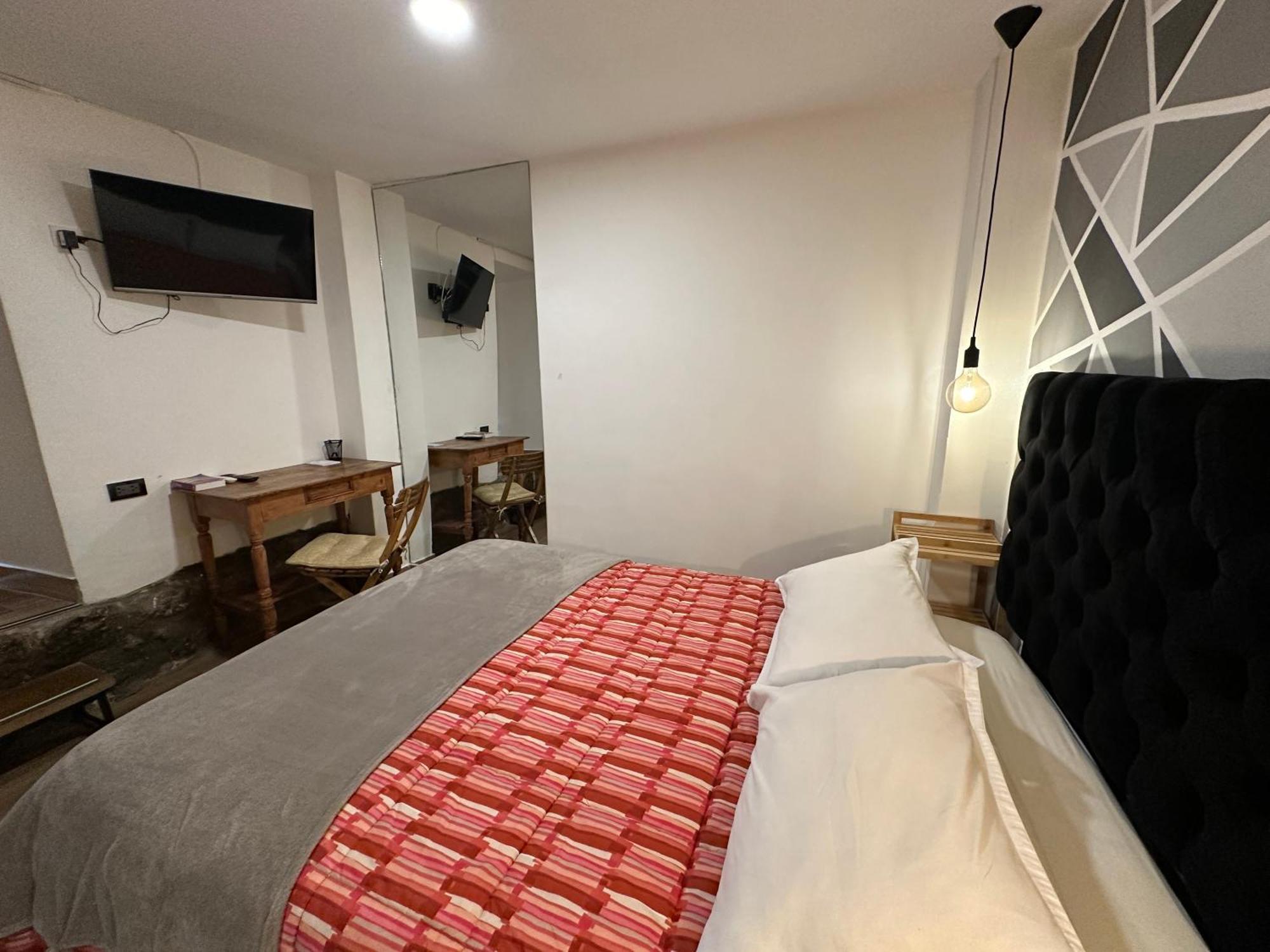 Blacky Hostel And Apartments (Adults Only) Cusco Bagian luar foto