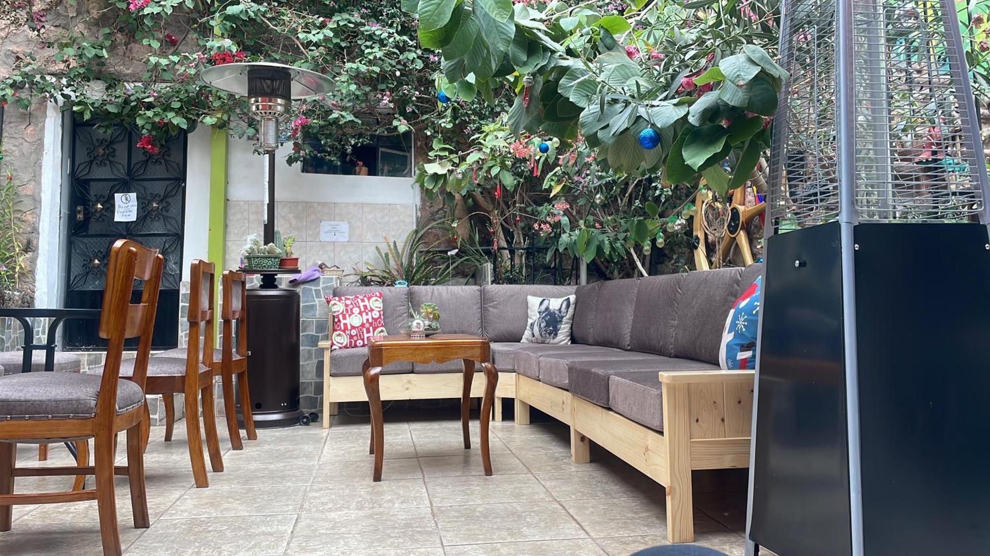 Blacky Hostel And Apartments (Adults Only) Cusco Bagian luar foto