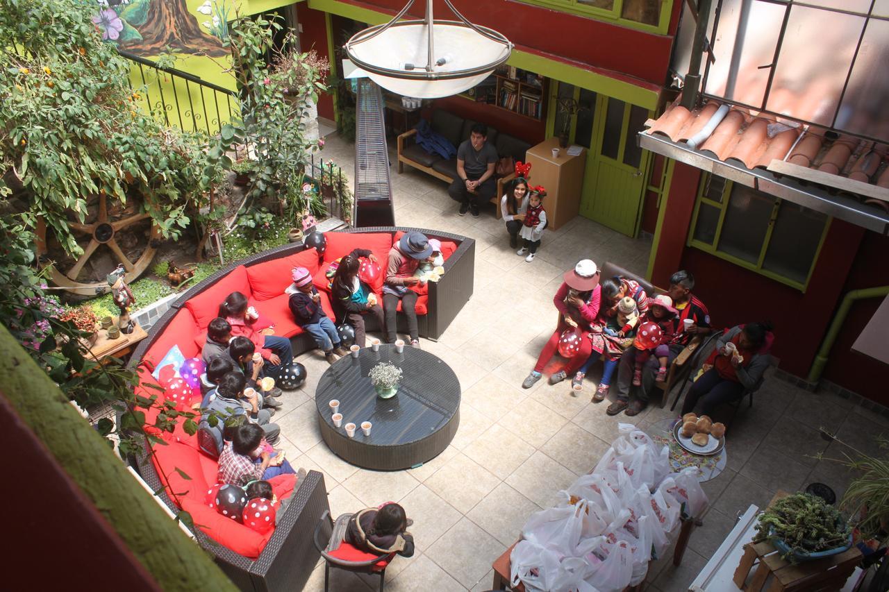 Blacky Hostel And Apartments (Adults Only) Cusco Bagian luar foto